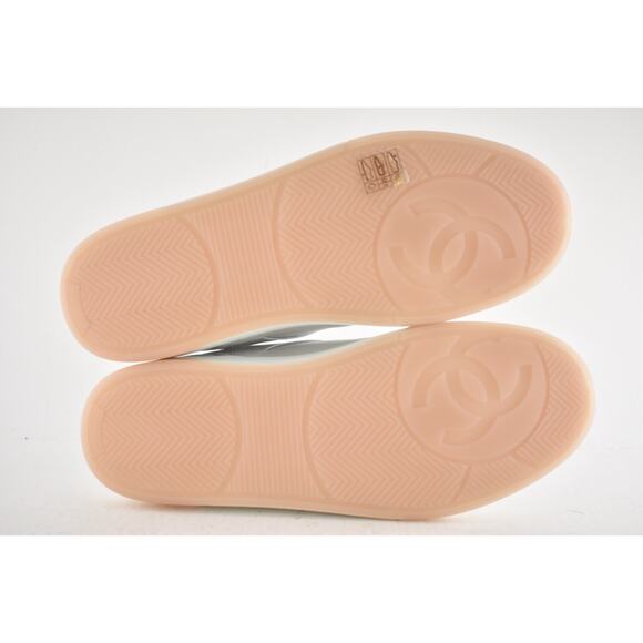 Chanel 24P White Pink Leather CC Logo Flat Lace Up Runner Trainer Sneaker 38.5 - Picture 15 of 15